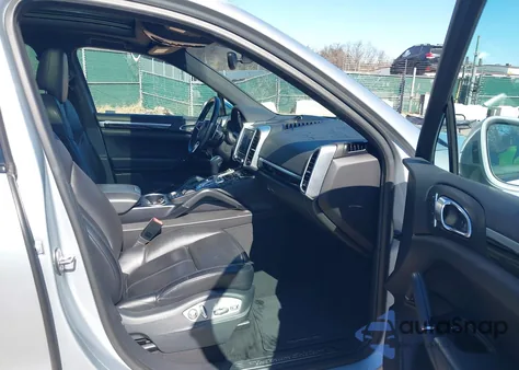 2017 Porsche Cayenne Platinum Edition из США, поврежденный, VIN WP1AA2A23HKA84228